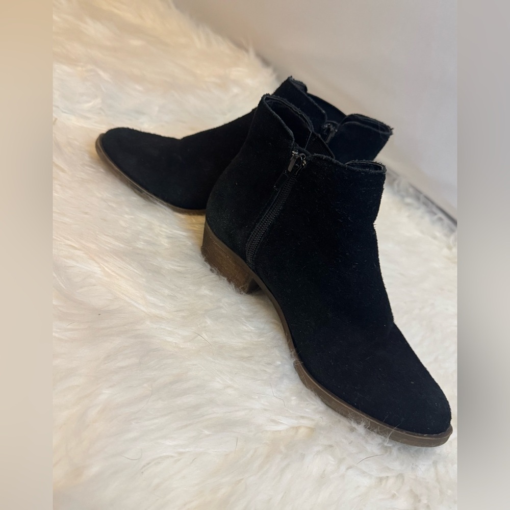 Kenzie SIZE 6 black suede look low heel boot